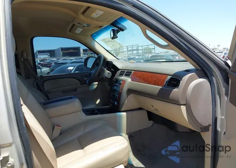 2010 Chevrolet Tahoe Lt z USA, uszkodzony, nr VIN 1GNUKBE09AR110145